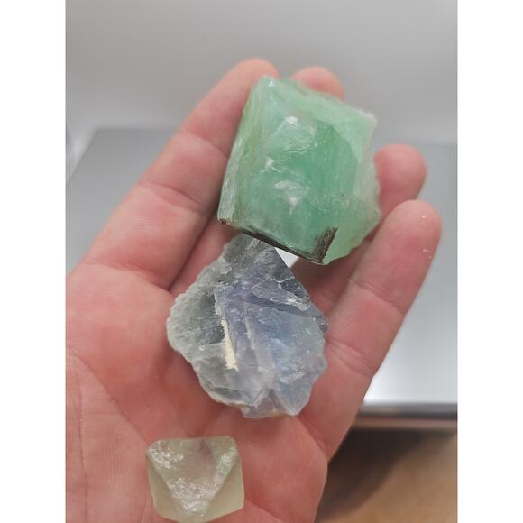 Flourite Specimens 3pcs .97oz - Picture 8 of 8